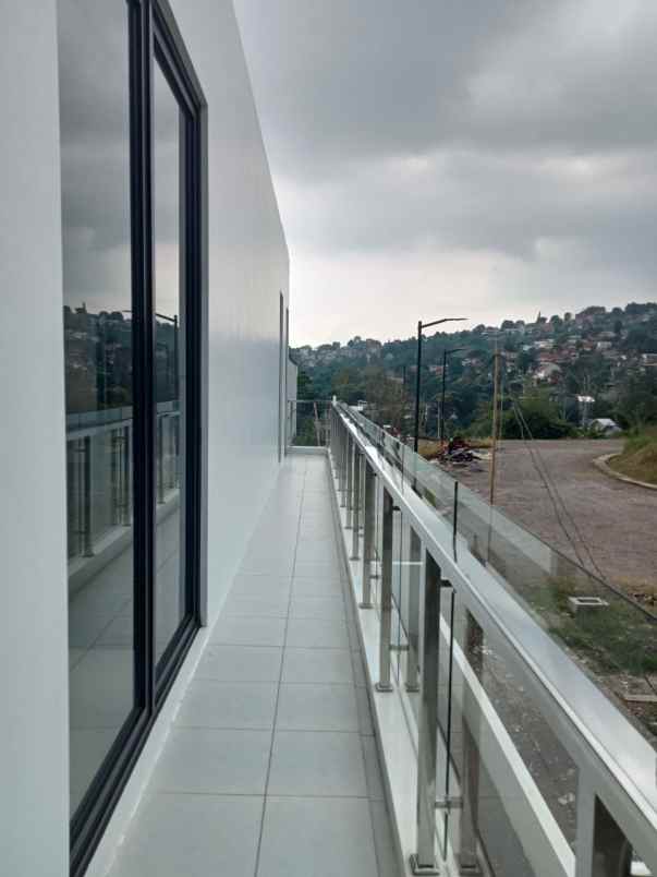 dijual perumahan mewah yang terletak di ciumbuleuit