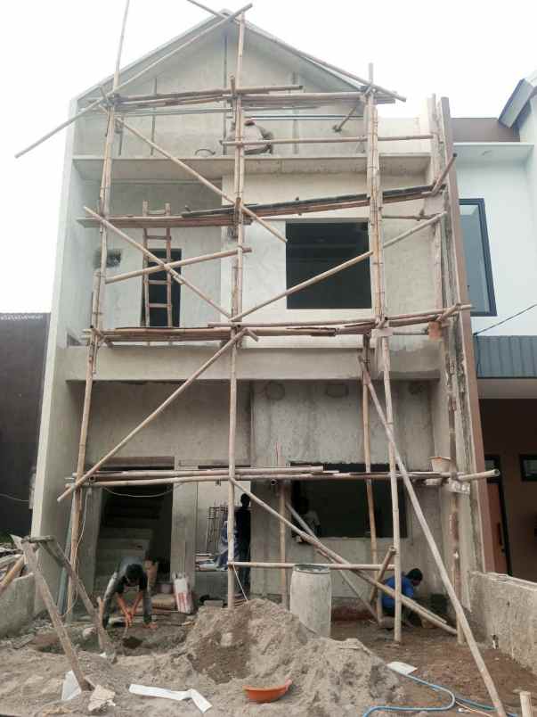 dijual rumah 2 lantai dekat grand galaxy bekasi