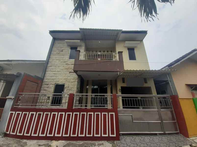 dijual rumah 2 lantai di kelurahan kepatihan jember