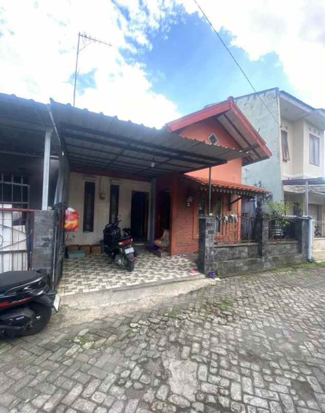 dijual rumah 4 5 km ke ugm