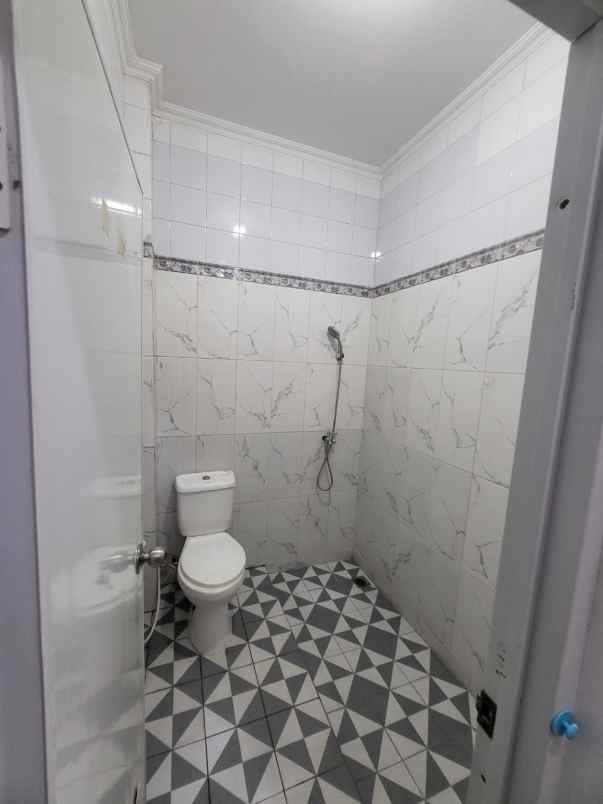 dijual rumah 8 kompleks mediterania opn