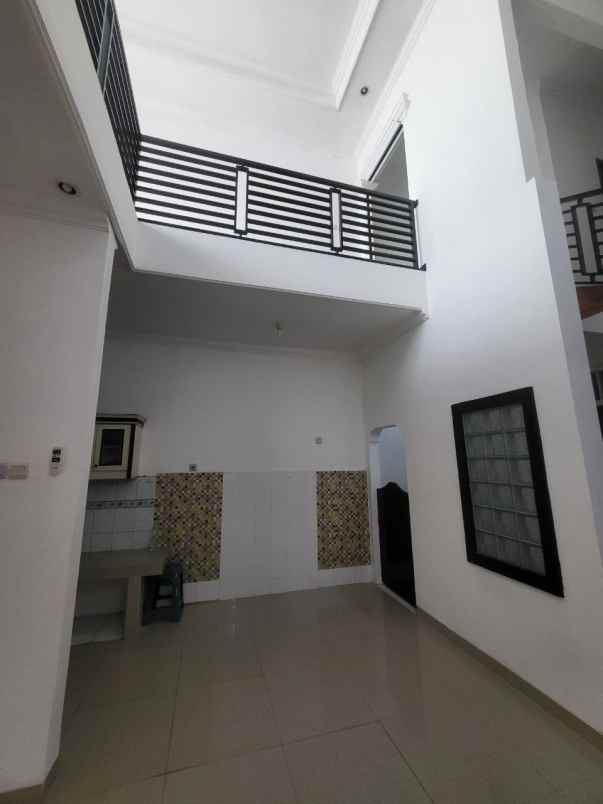 dijual rumah 8 kompleks mediterania opn