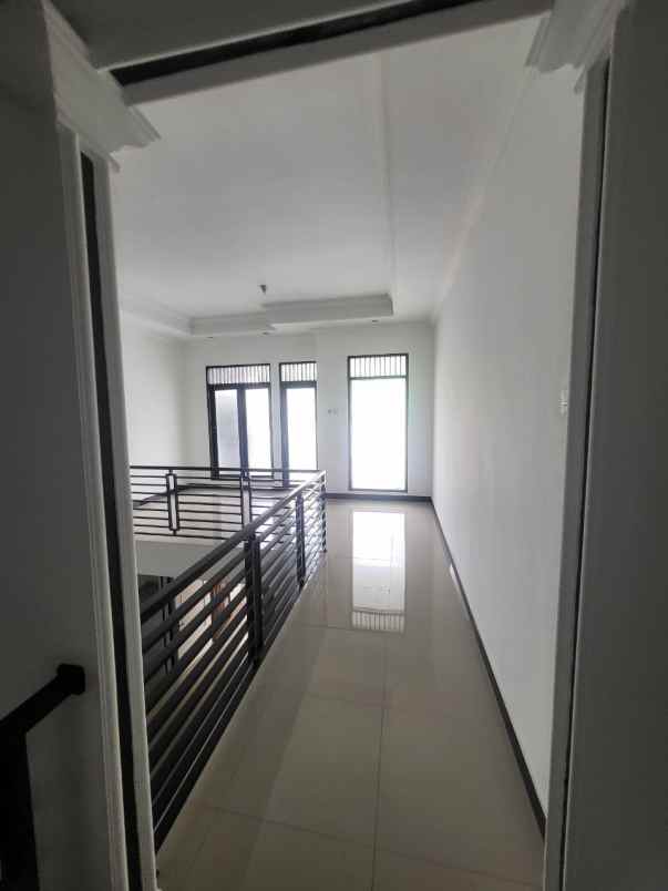dijual rumah 8 kompleks mediterania opn