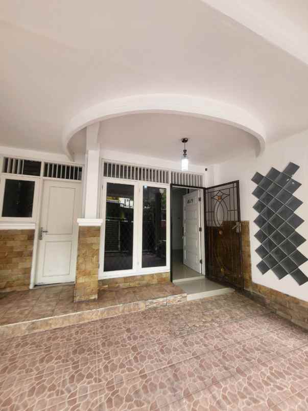 dijual rumah 8 kompleks mediterania opn