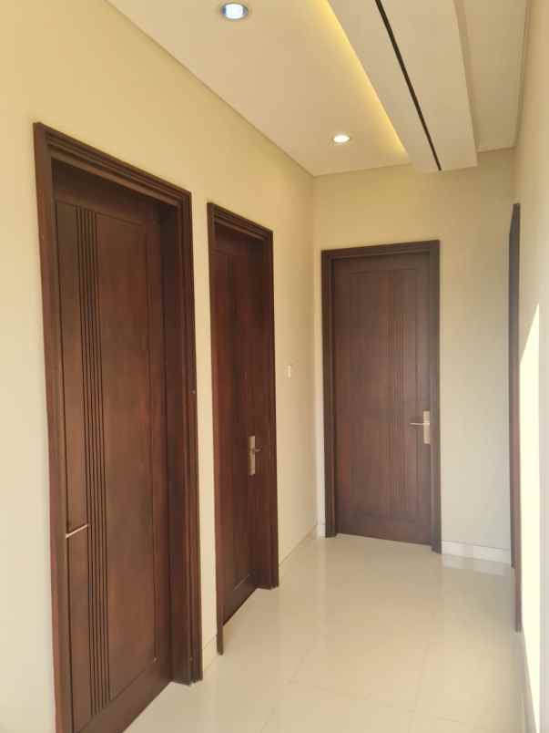dijual rumah araya