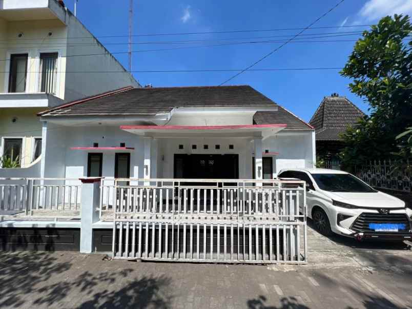 dijual rumah banjeng