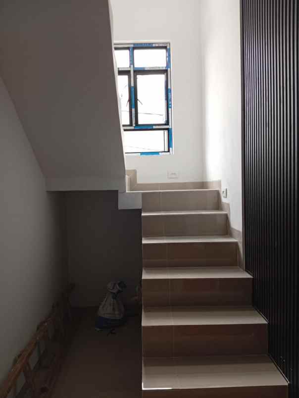 dijual rumah baru di harapan indah bekasi c1063