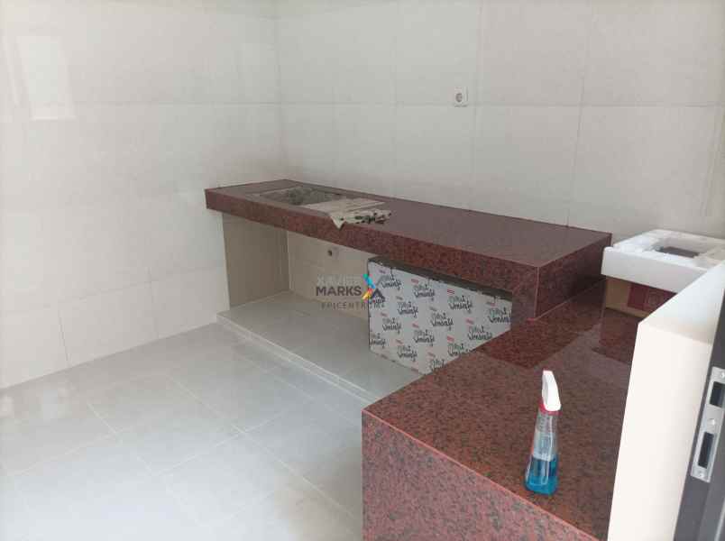 dijual rumah baru gress siap huni manyar tirtomoyo