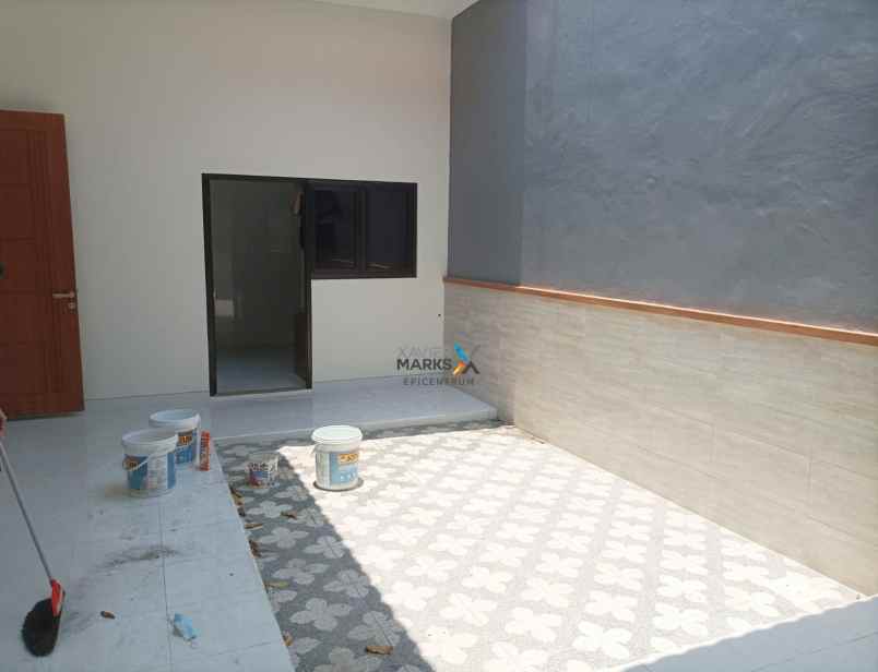 dijual rumah baru gress siap huni manyar tirtomoyo