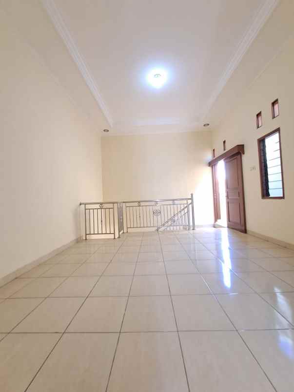 dijual rumah beji timur