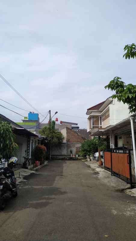 dijual rumah buana soetta residence
