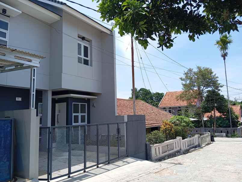 dijual rumah cibaligo cihanjuang