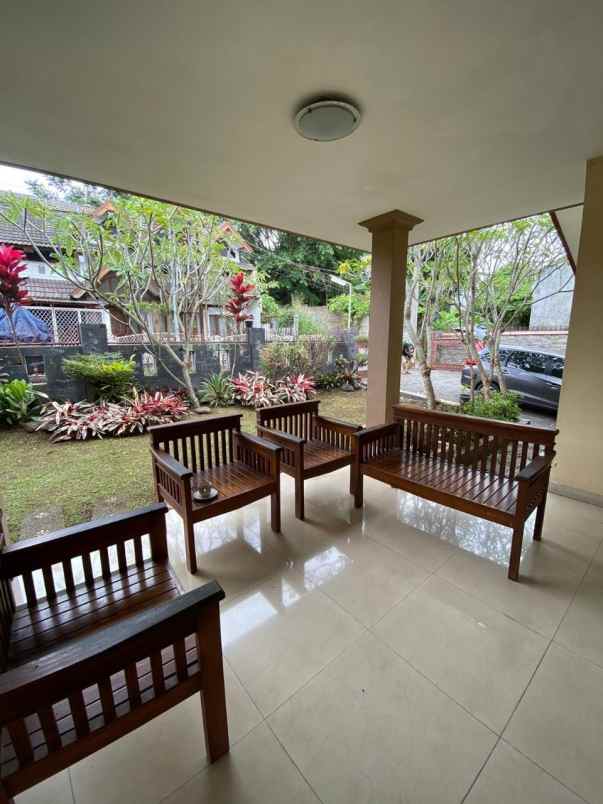 dijual rumah cigadung selatan i 20