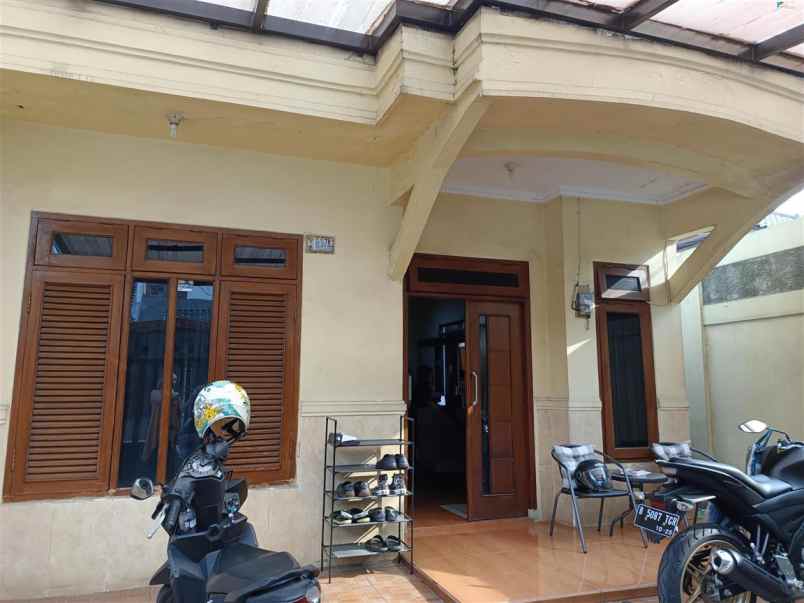 dijual rumah condet kampung tengah