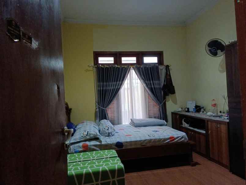 dijual rumah condet kampung tengah