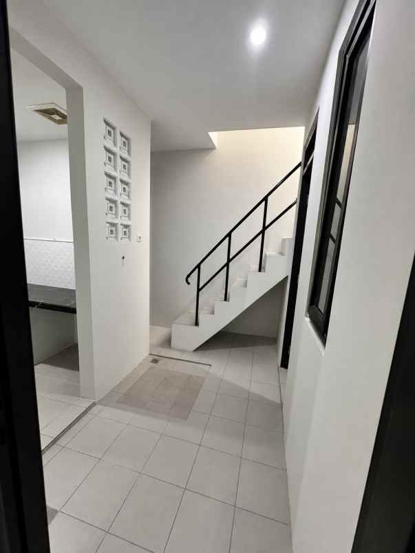 dijual rumah darmo indah selatan kec