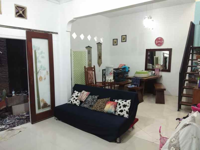 dijual rumah di depok 2 tengah