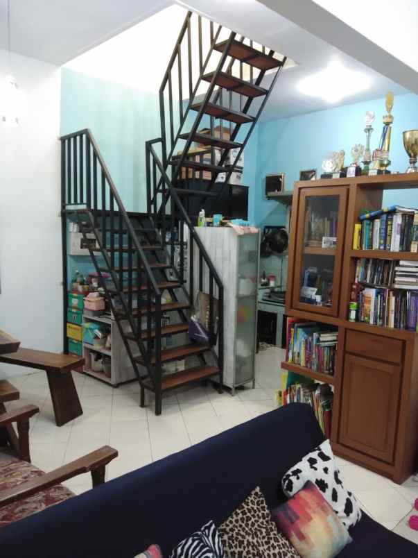 dijual rumah di depok 2 tengah