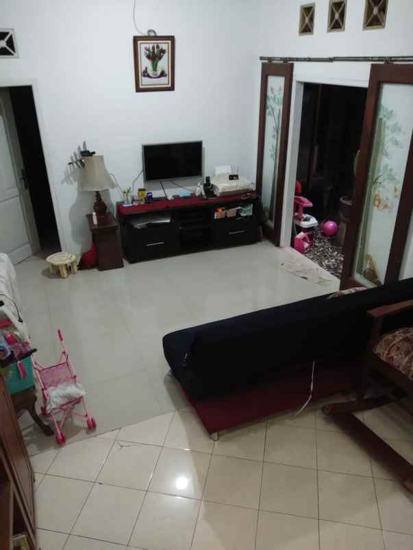 dijual rumah di depok 2 tengah
