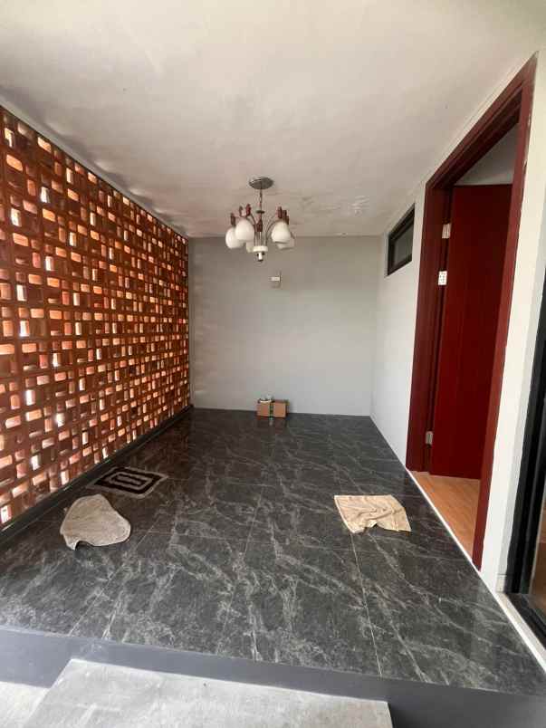 dijual rumah di gedongan colomadu karanganyar