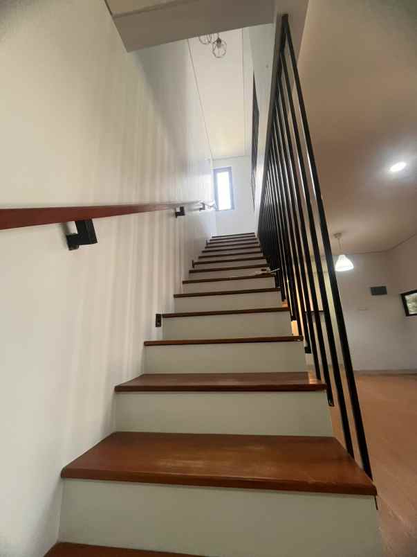 dijual rumah di gedongan colomadu karanganyar