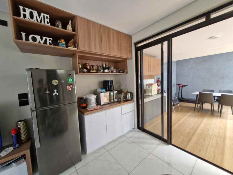 dijual rumah di kota baru parahyangan