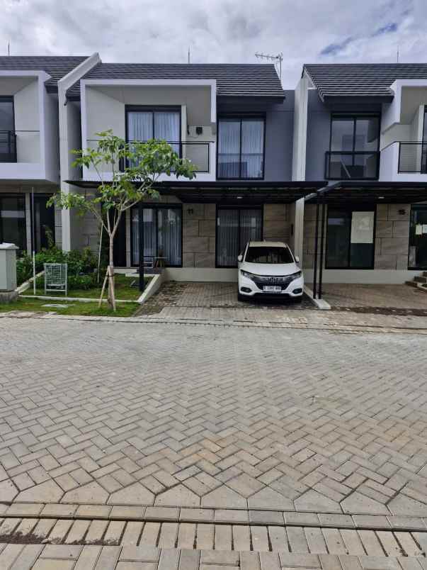 dijual rumah di kota baru parahyangan