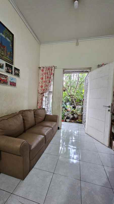 dijual rumah di perumahan taman kopo indah 3