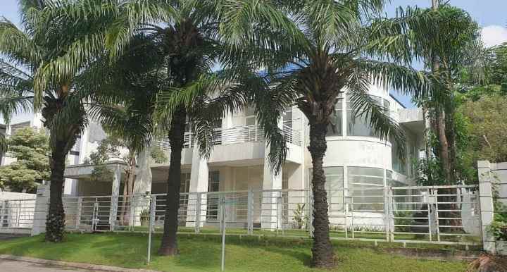 dijual rumah dian istana