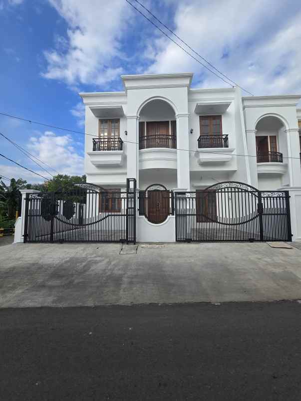 dijual rumah duren sawit