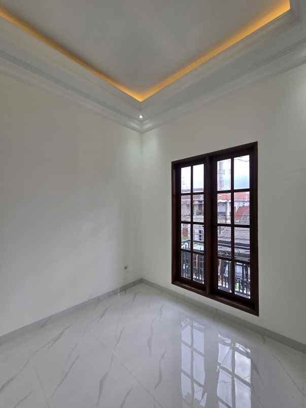 dijual rumah duren sawit