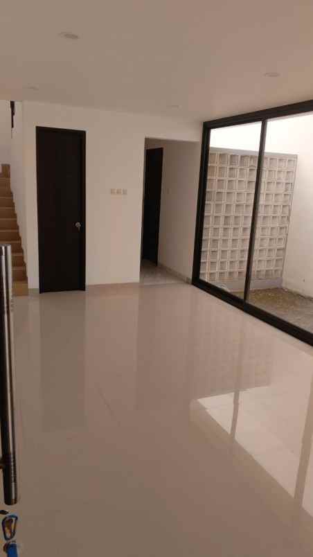 dijual rumah gayung kebonsari