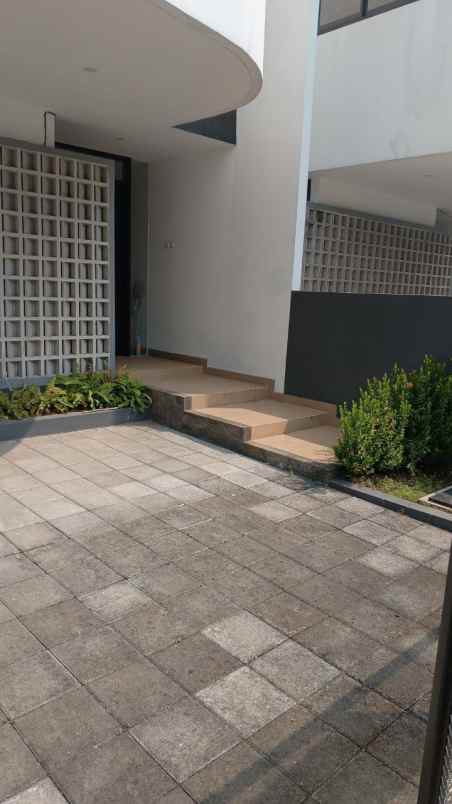 dijual rumah gayung kebonsari