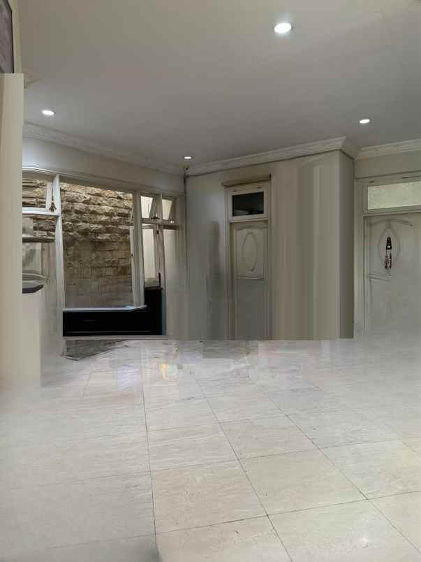 dijual rumah graha family wiyung