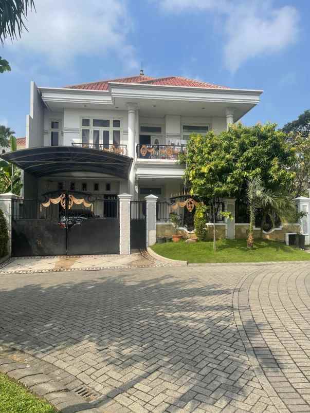 dijual rumah graha family wiyung