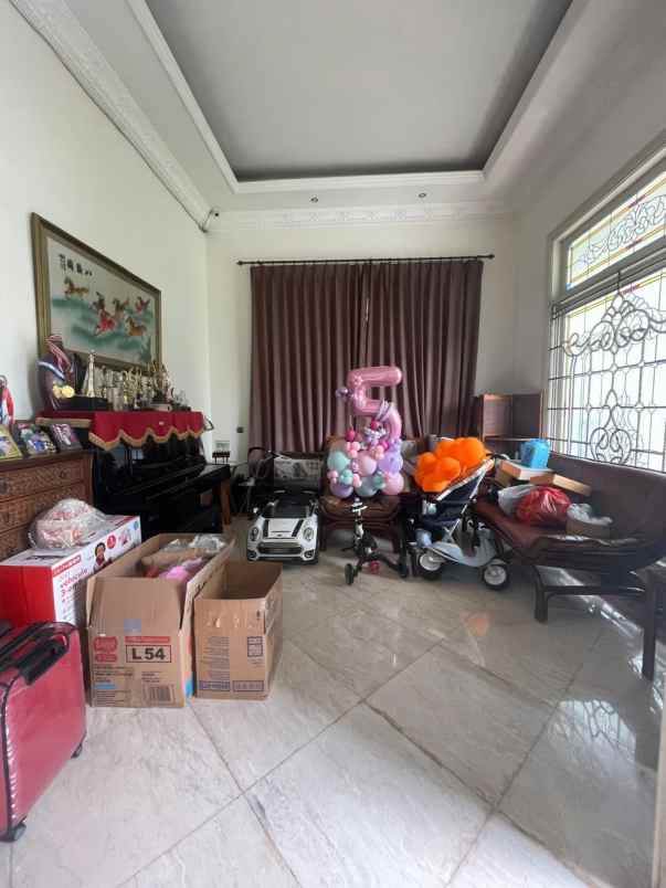 dijual rumah graha family wiyung