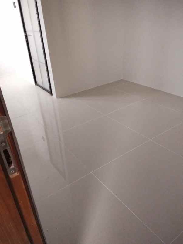 dijual rumah grand pakuwon