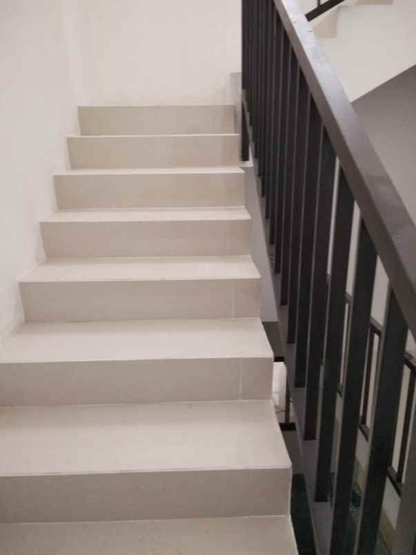 dijual rumah grand pakuwon