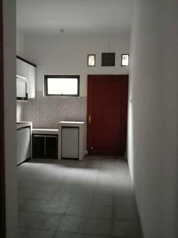 dijual rumah gunung raya cirendeu