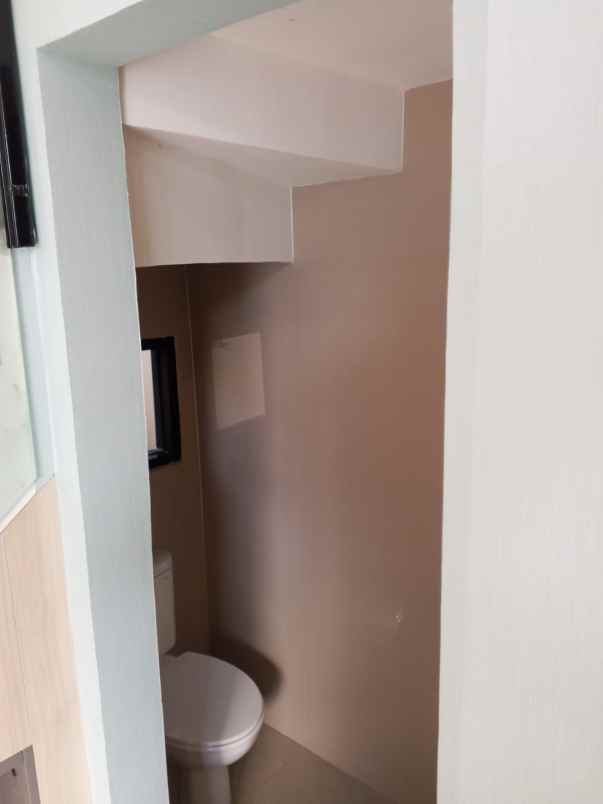 dijual rumah jalan belouvard cinity