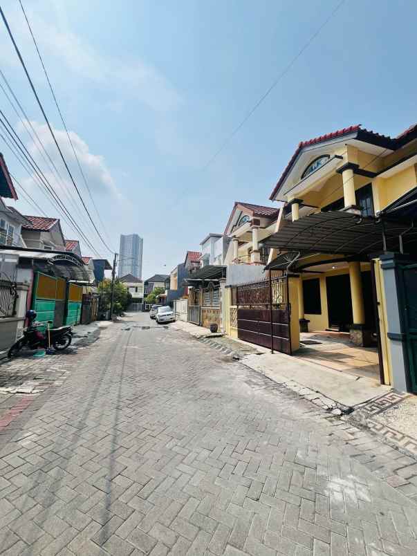dijual rumah jalan dharmahusada mas