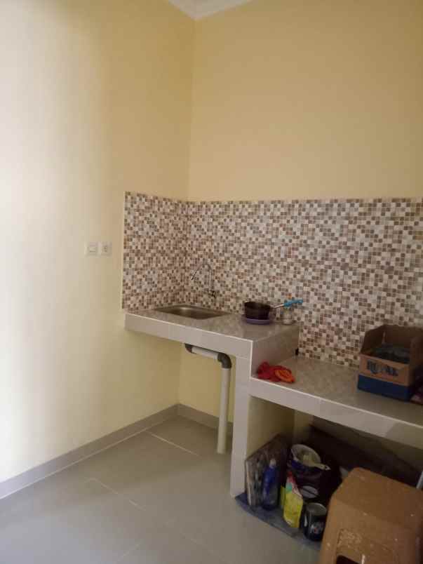 dijual rumah jalan h kocen kalimulya