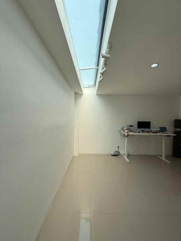 dijual rumah jalan northwest central