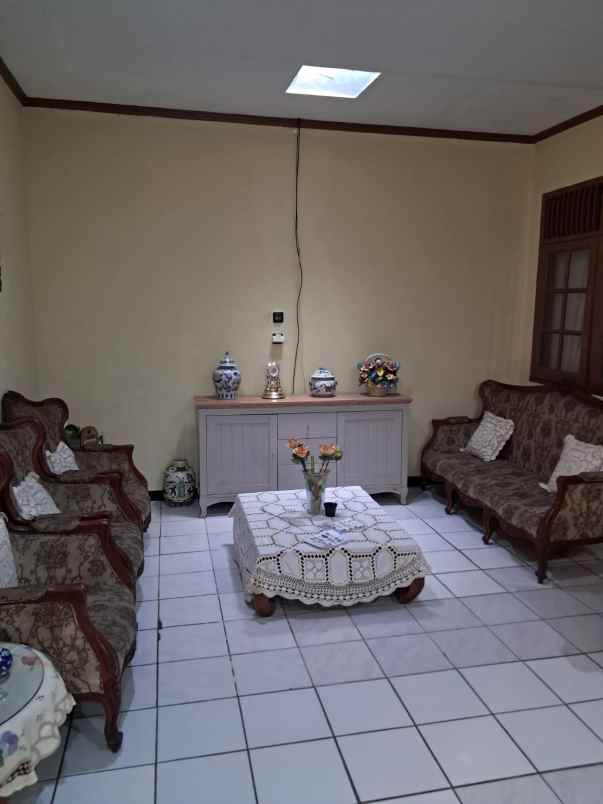 dijual rumah jalan pratista raya no 56