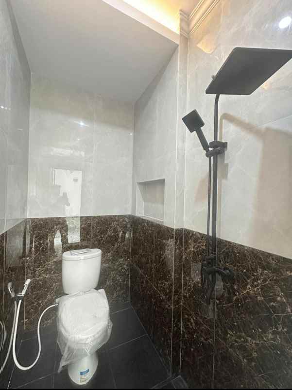 dijual rumah jalan raya jagakarsa