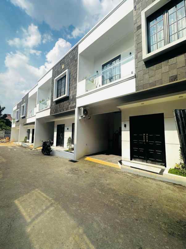 dijual rumah jalan raya jagakarsa