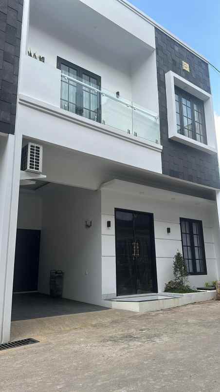 dijual rumah jalan raya jagakarsa