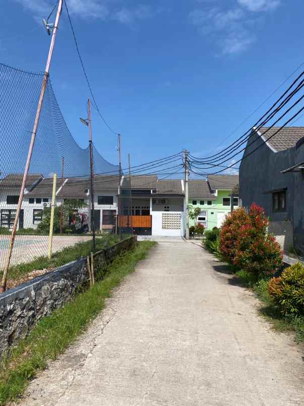 dijual rumah jalan raya megu cisoka