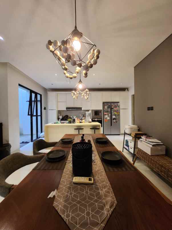 dijual rumah jalan raya rc veteran bintaro