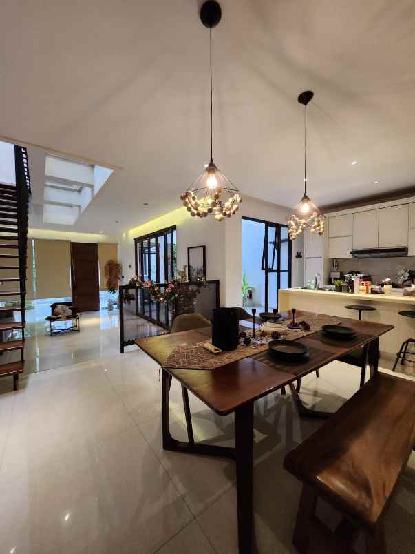 dijual rumah jalan raya rc veteran bintaro